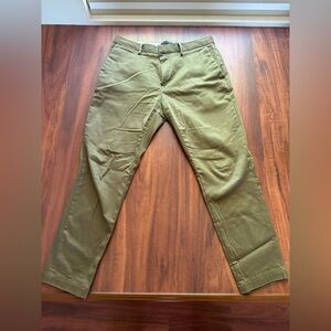 Banana Republic Men's Athletic Chino Pants